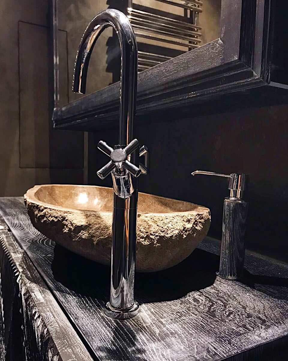 Тумба в ванную комнату на заказ из массива дуба