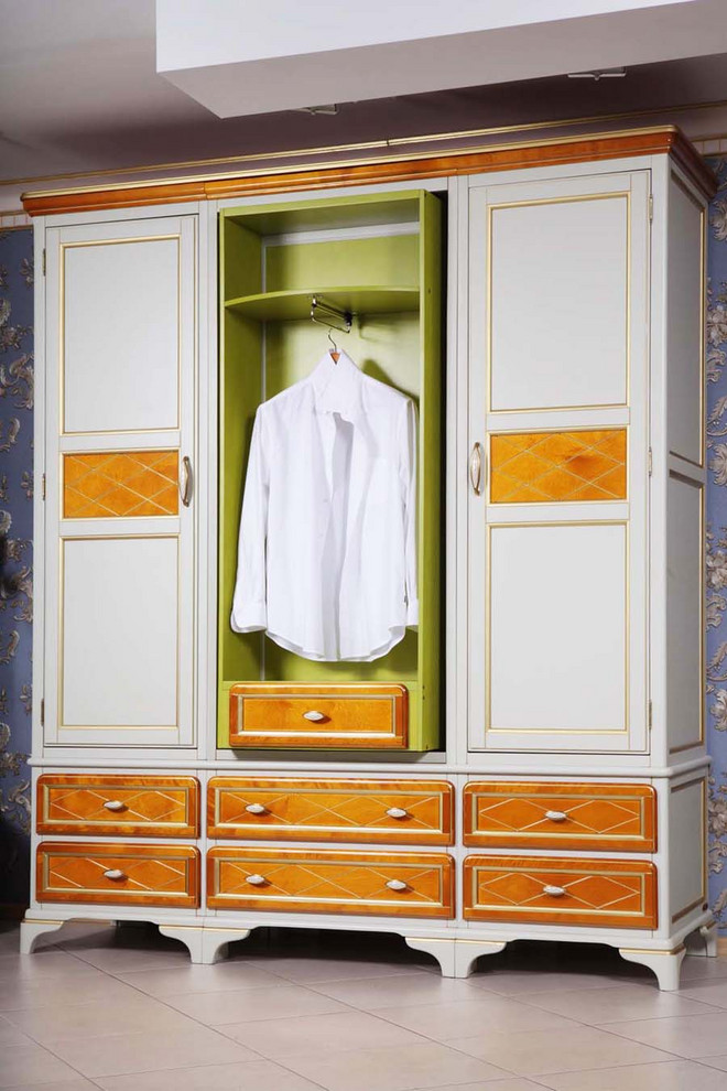 Шкаф с крутящимся элементом