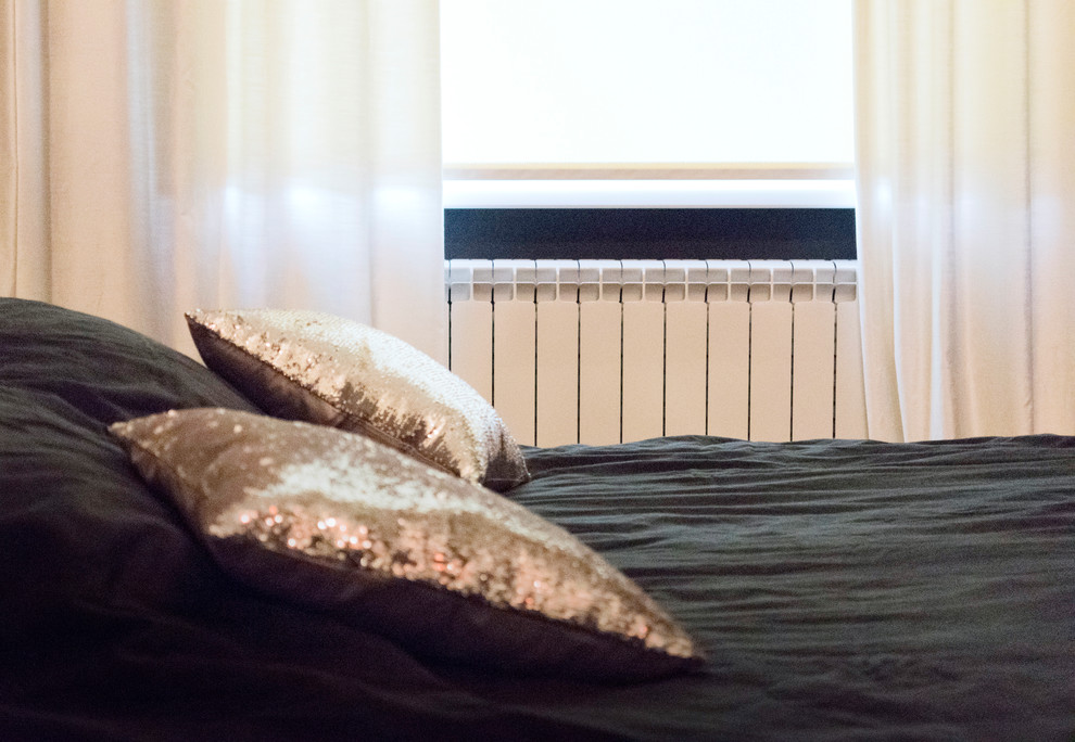 Бархатные шторы в спальне.