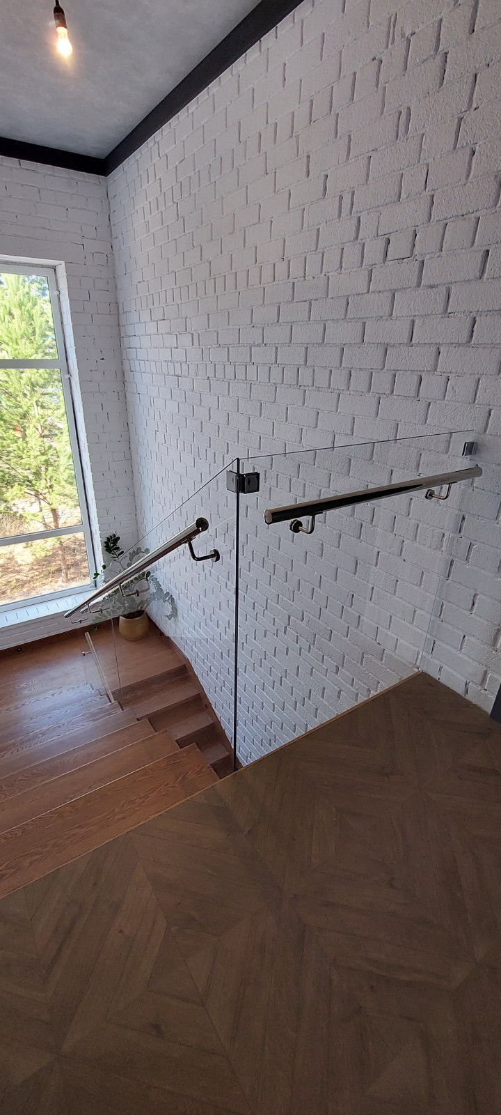 Лестничное ограждение из стекла.