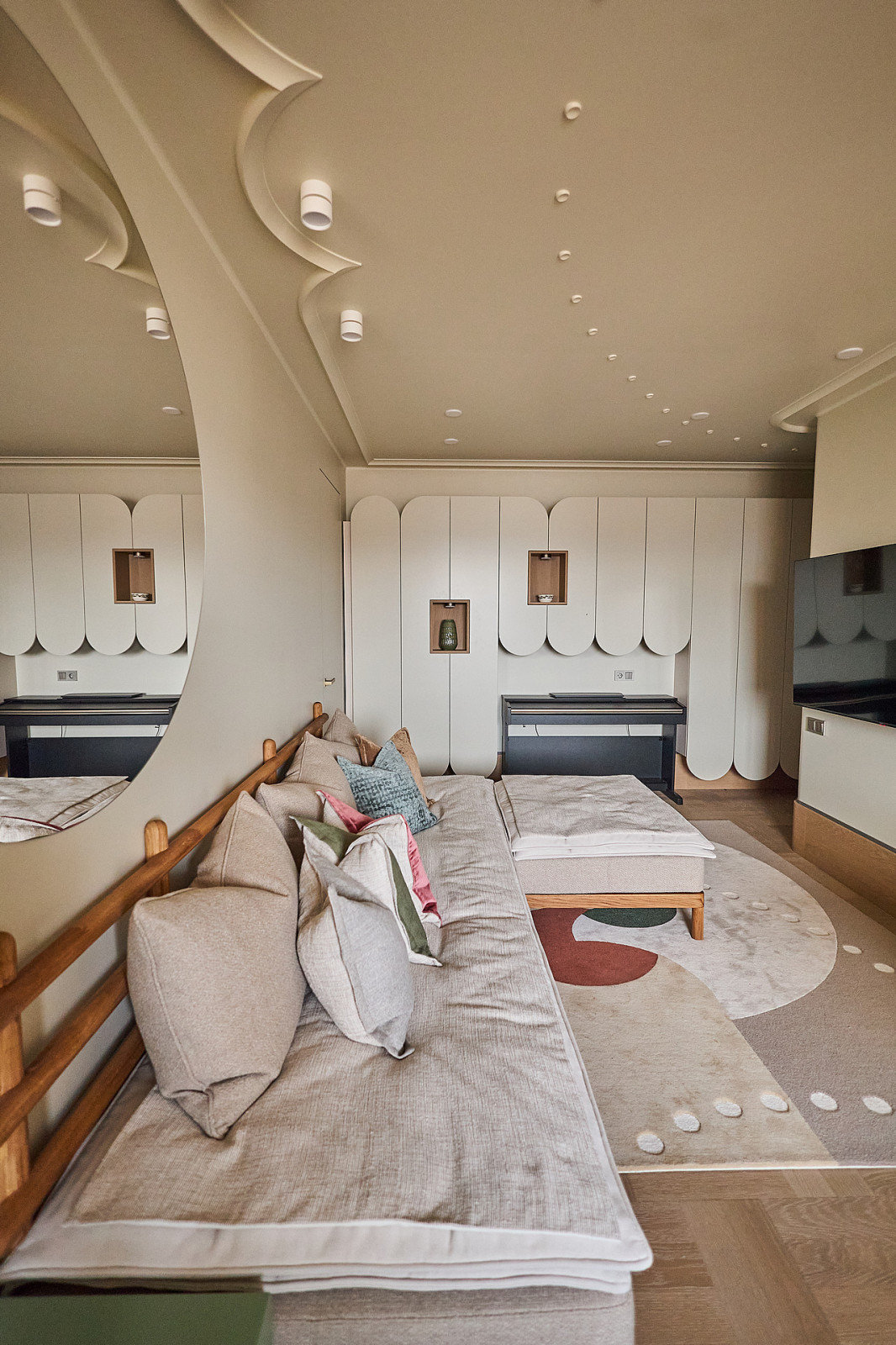 Кухня-столовая с завитком гюль