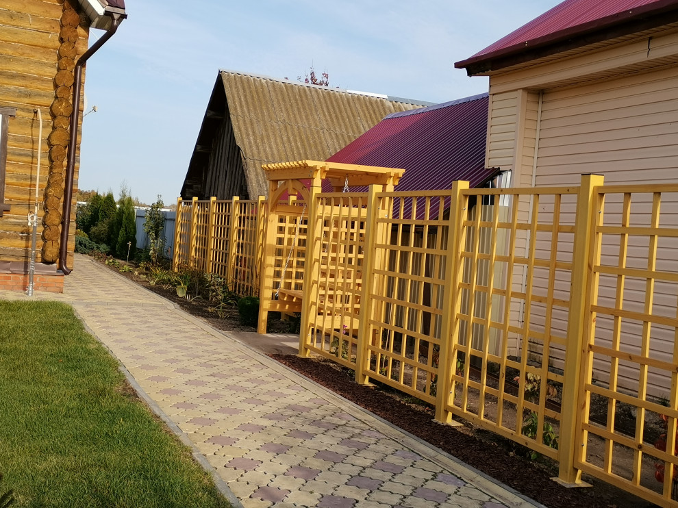 Кокшайск. Пергола – качель, шпалерный забор и обновление участка.