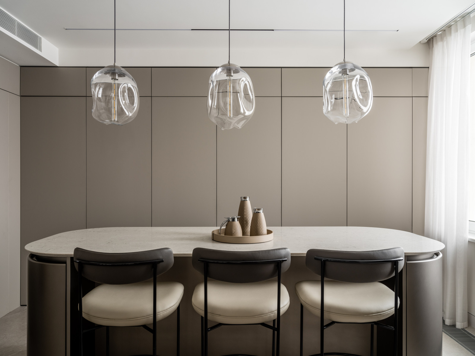 Семейная квартира в акварельных оттенках света и тени