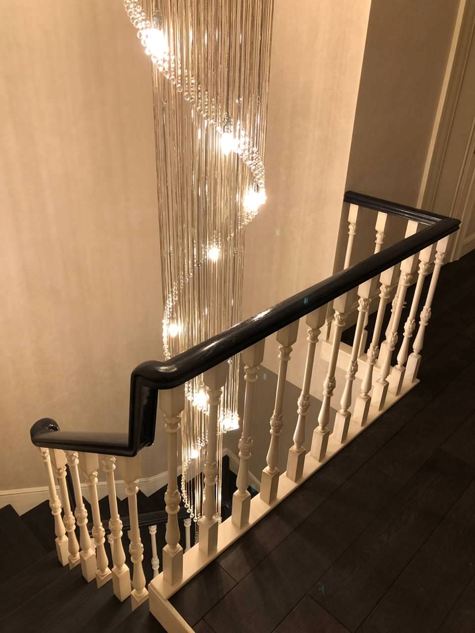 Лестница из дуба в лофте