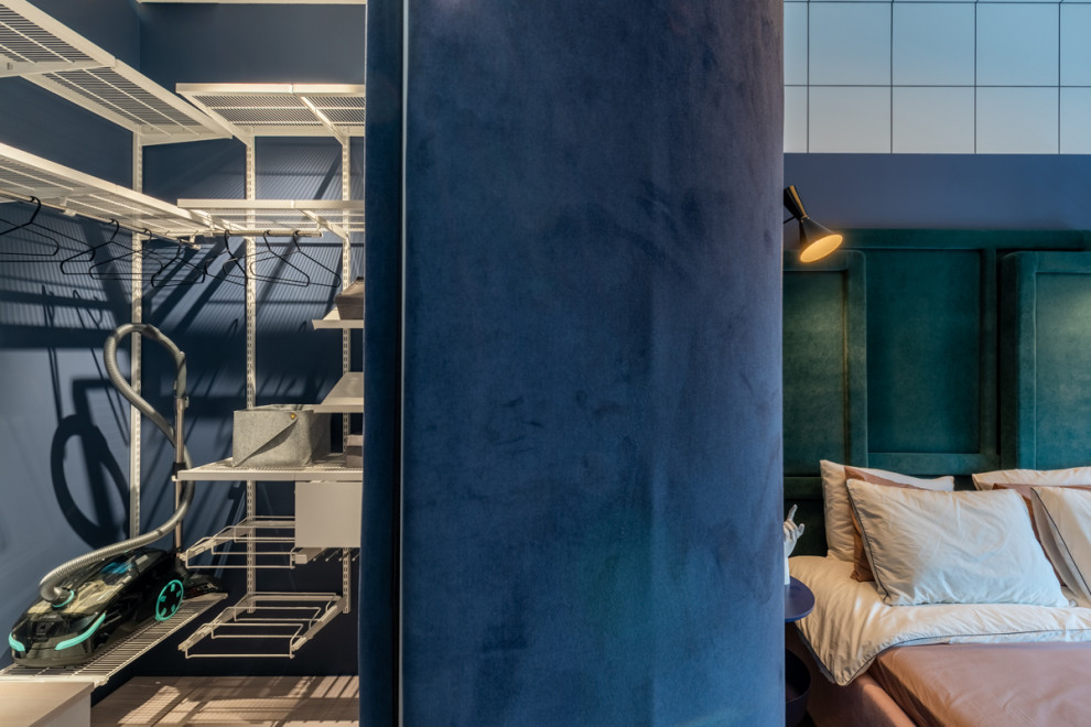 Спальня с портретом музы