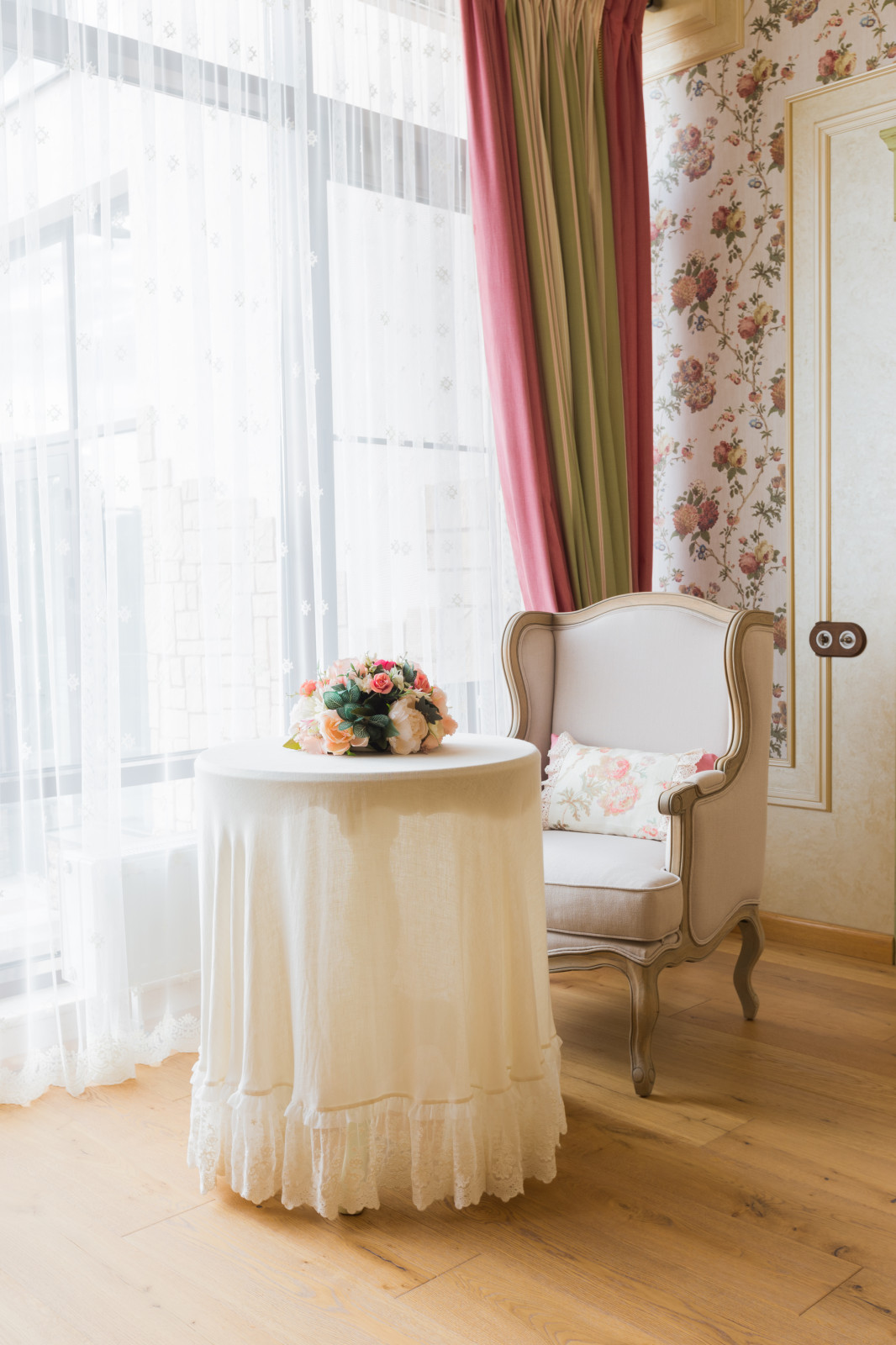 Интерьер гостевого дома в стиле Прованс. Интерьер бассейна (150 кв м)