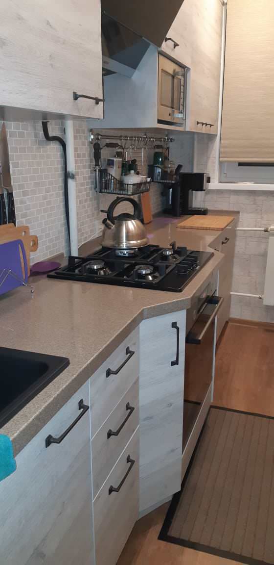 Маленькая кухня с газовой варочной панелью