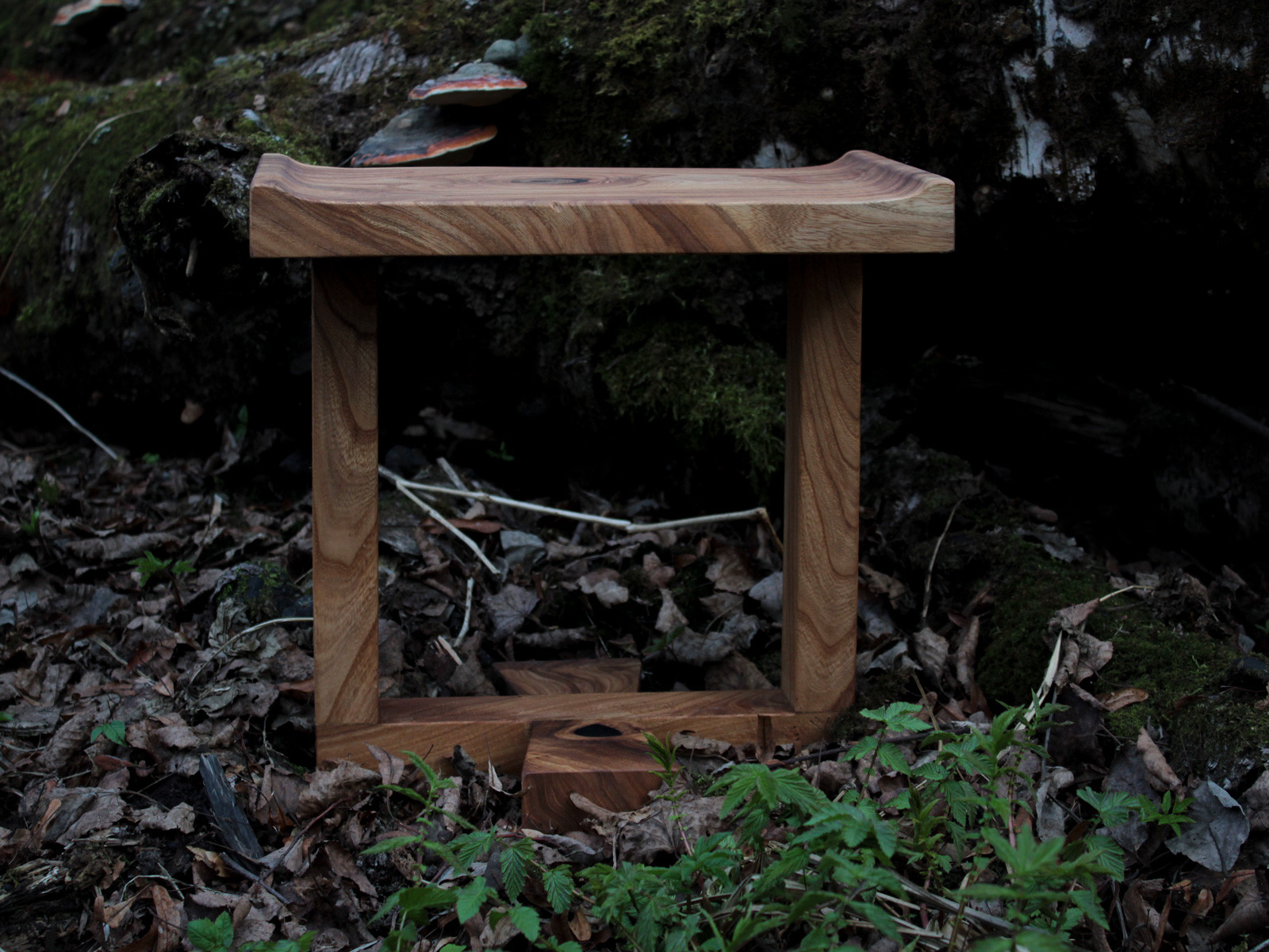 Обложка проекта: Табурет из массива карагача