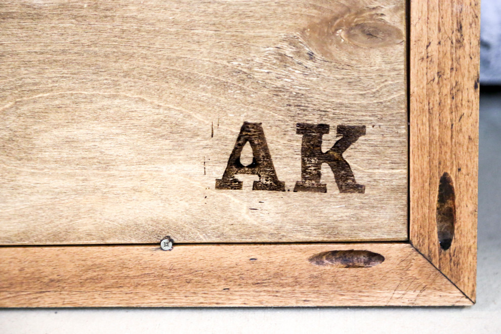 Портрет: Антон Коротков — кудесник зеркал и панно