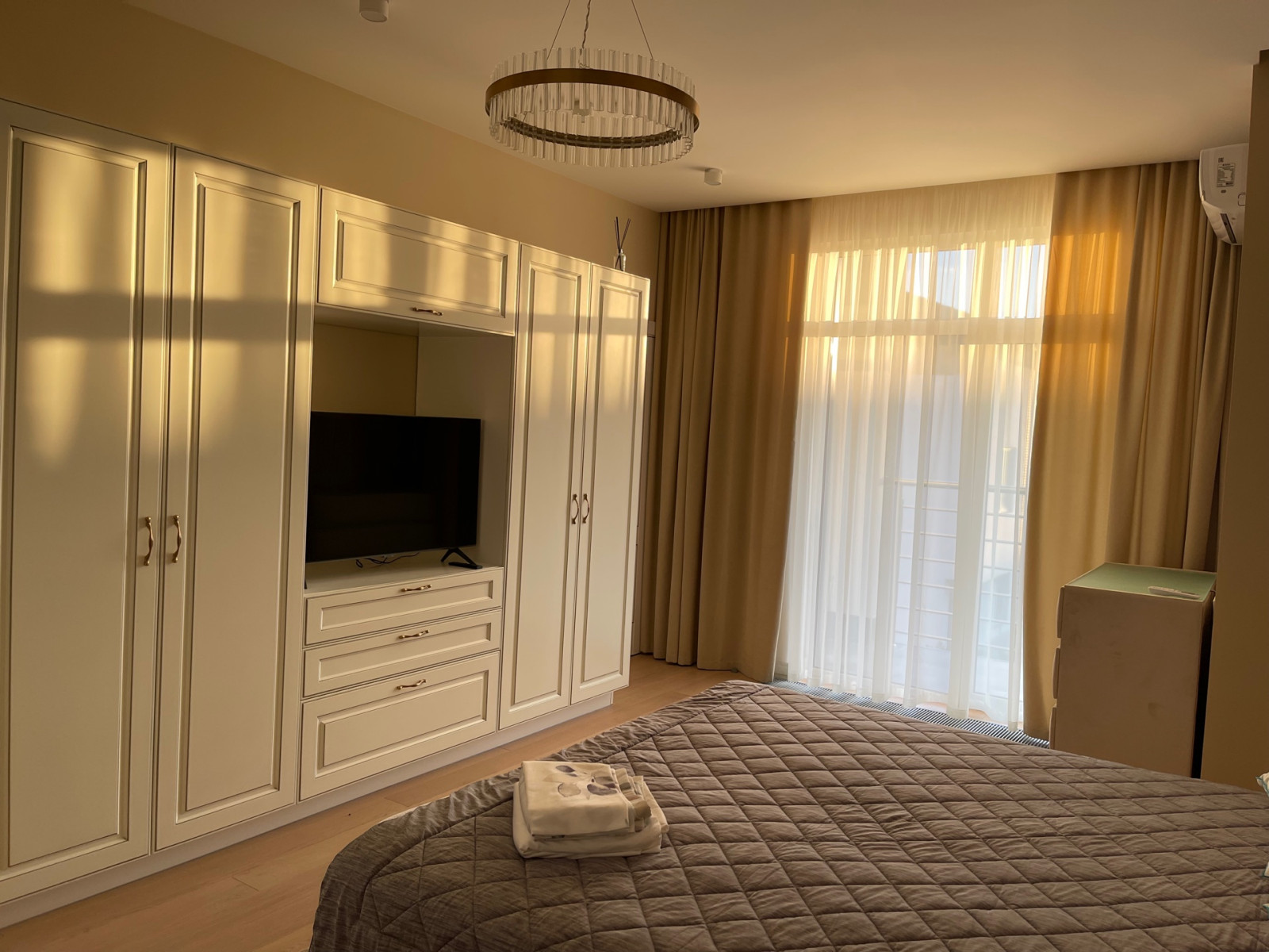 Спальни в проекте жилого дома на побережье, в г. Геленджике