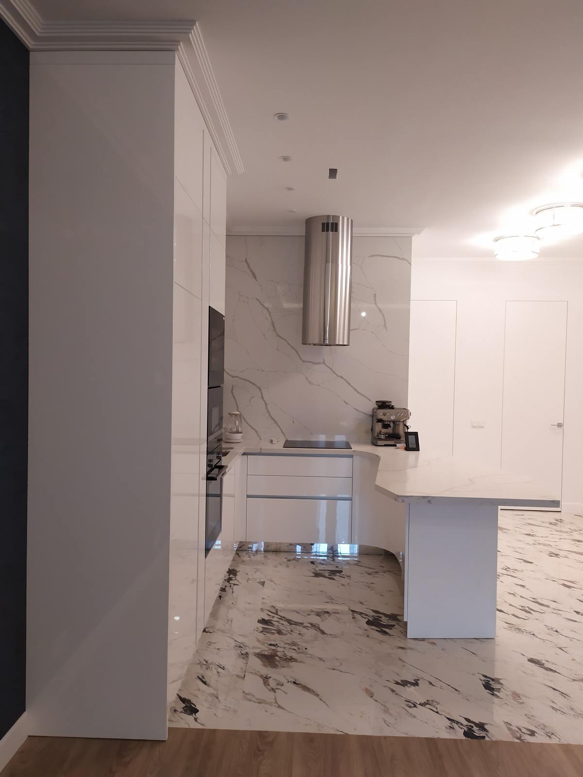 Белый глянец в ЖК Привилегия