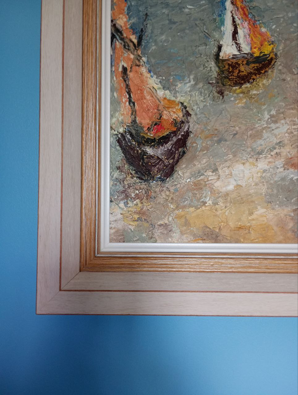 Une chambre aux couleurs vives pour un adolescent qui aime la couleur