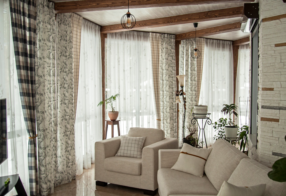 Светлая веранда с птичками