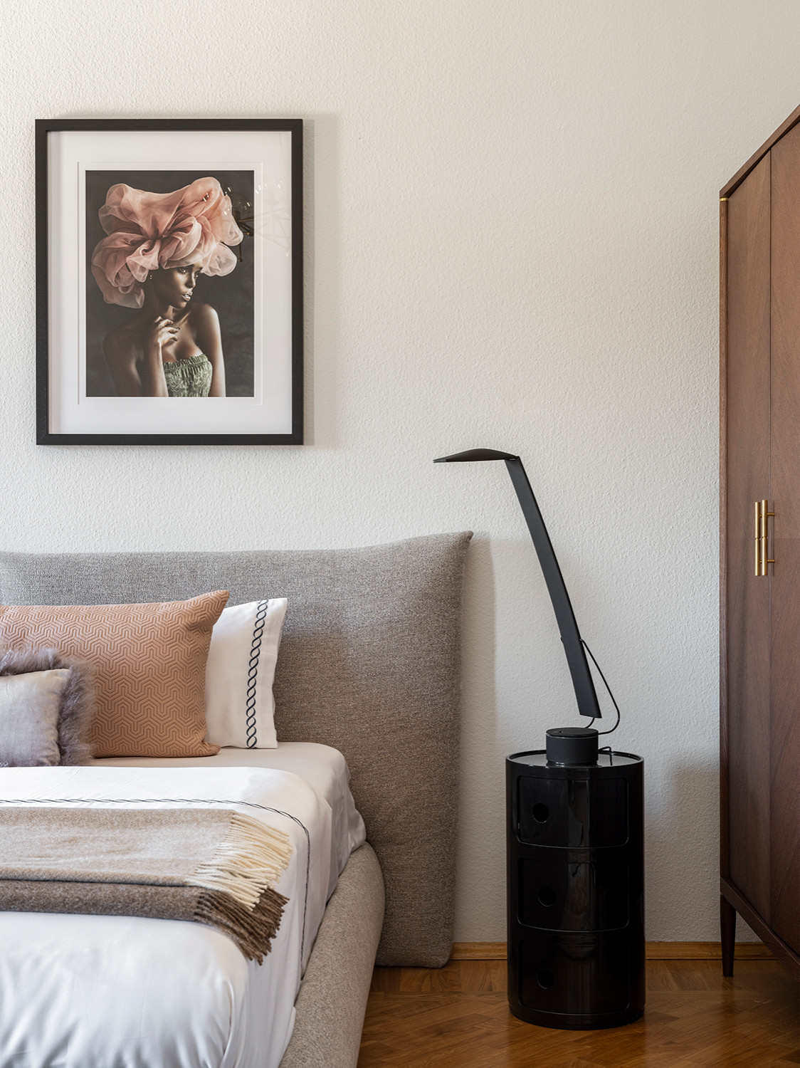 Квартира в синих тонах с видом на Храм Христа Спасителя