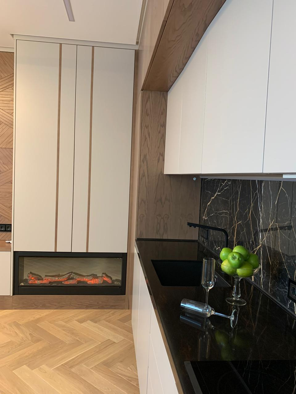 Кухня-гостинная с камином