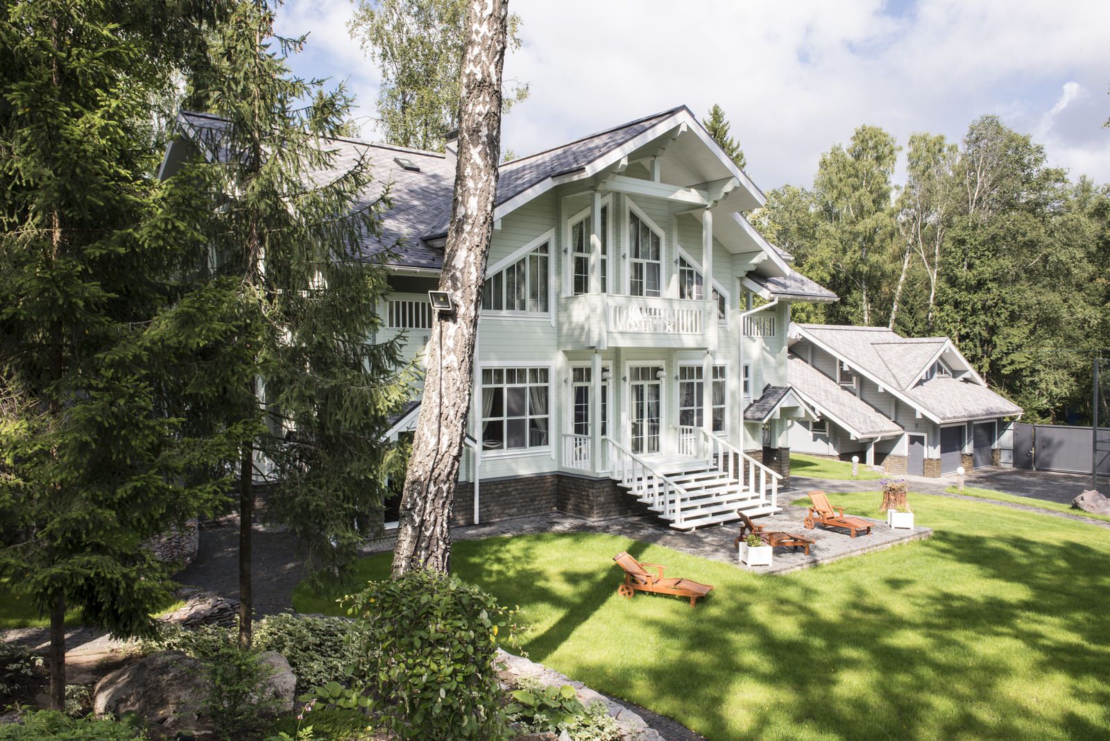 Под одной крышей