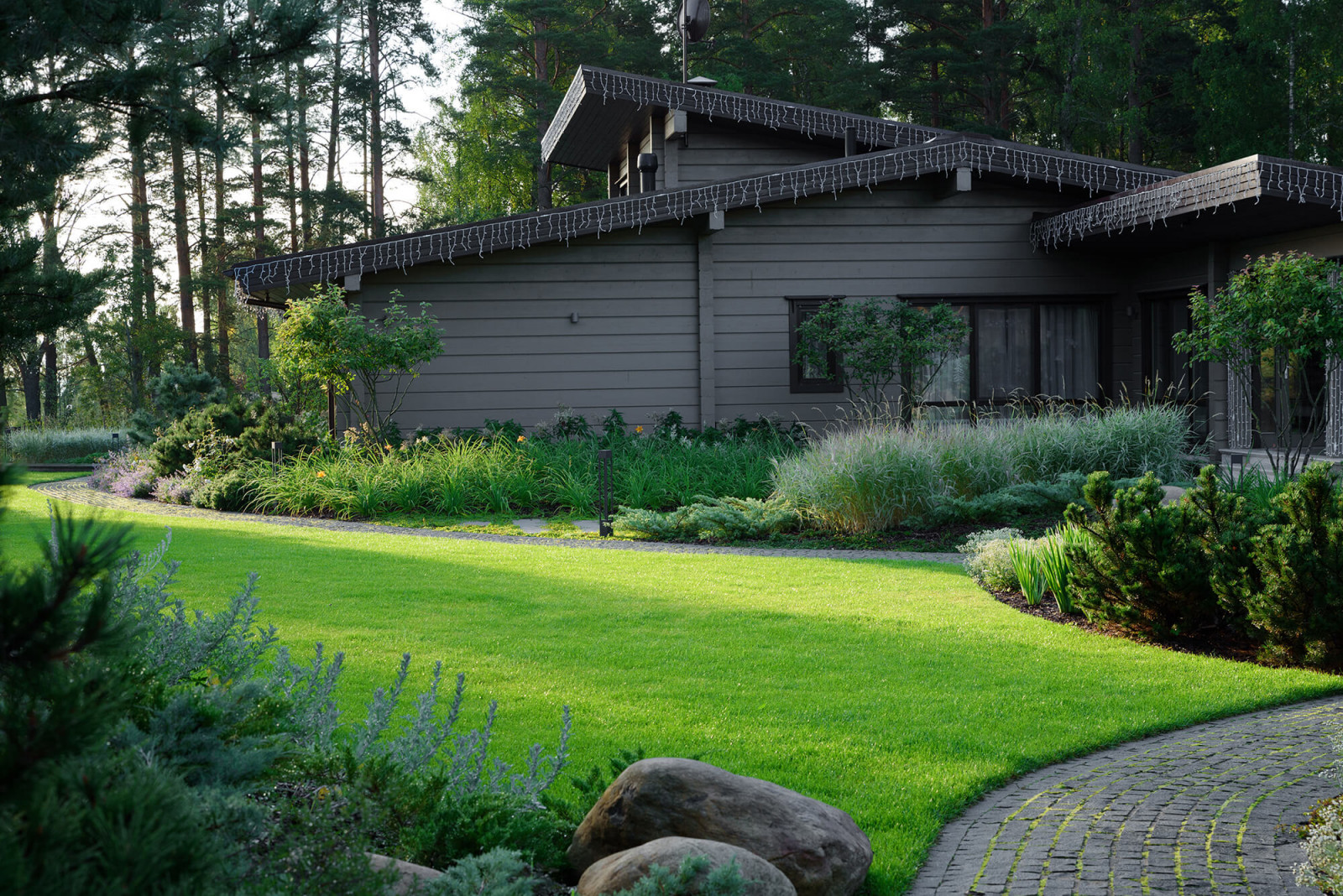 За тремя холмами