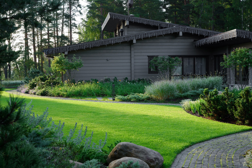 За тремя холмами