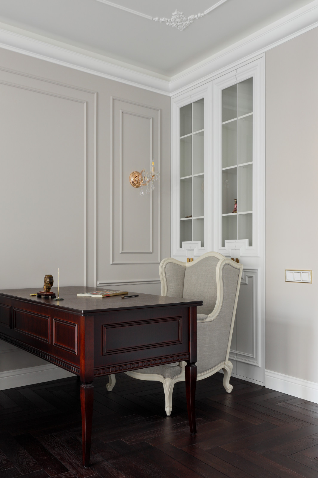 Реализованный дизайн-проект квартиры 90 кв.м.в стиле неоклассика