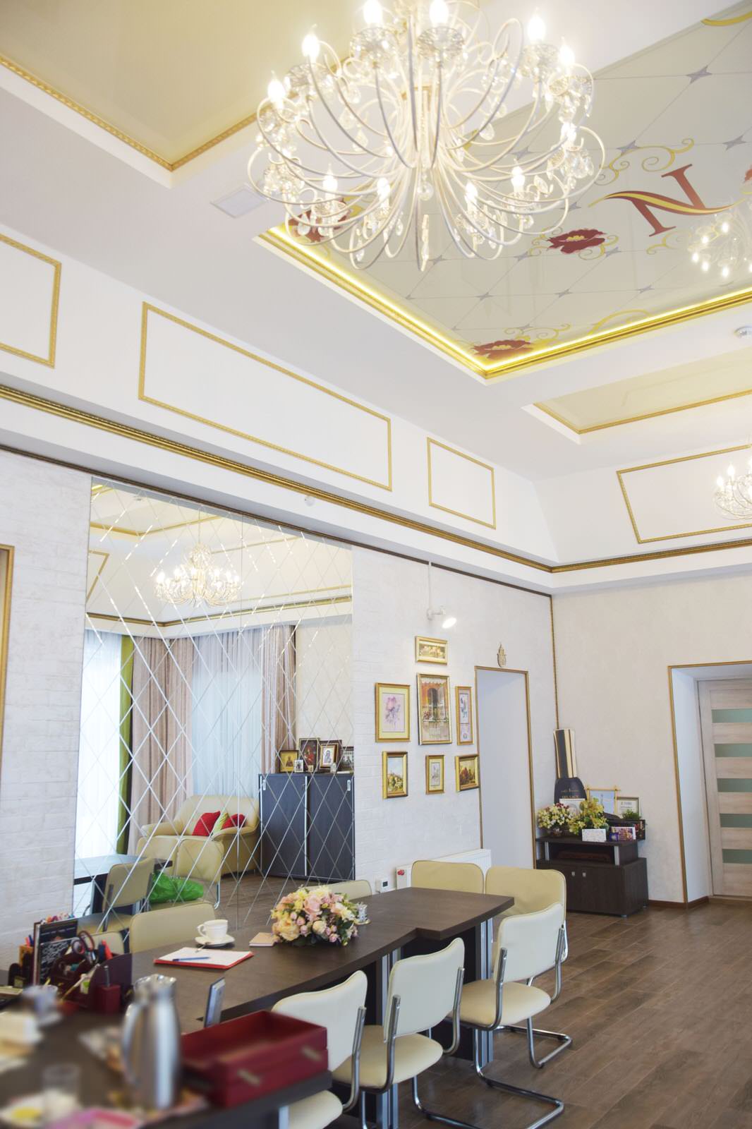 The Royal Cabinet / Королевский кабинет. Реализован