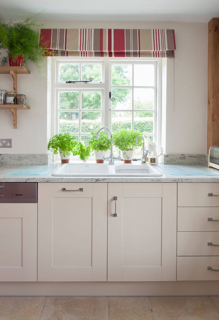 Как правильно: Организовать хранение под мойкой на кухне