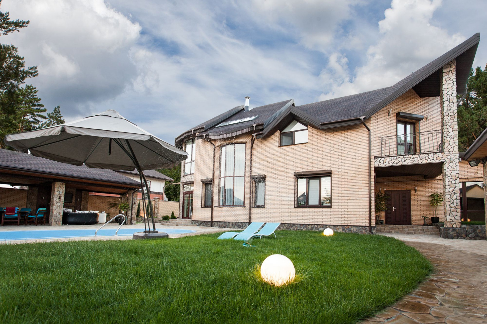 Обложка проекта: Акцент на белом