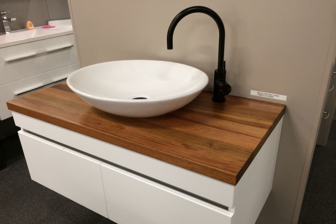 Столешница Из массива натурального дерева для ванной.