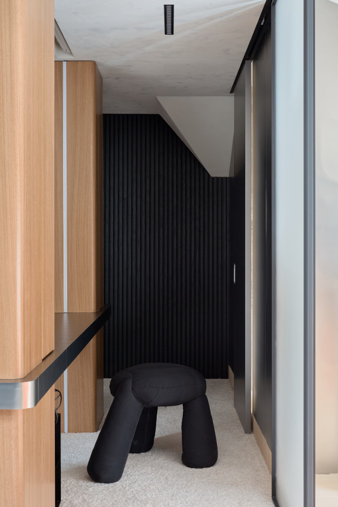 Спальня с прозрачной ванной