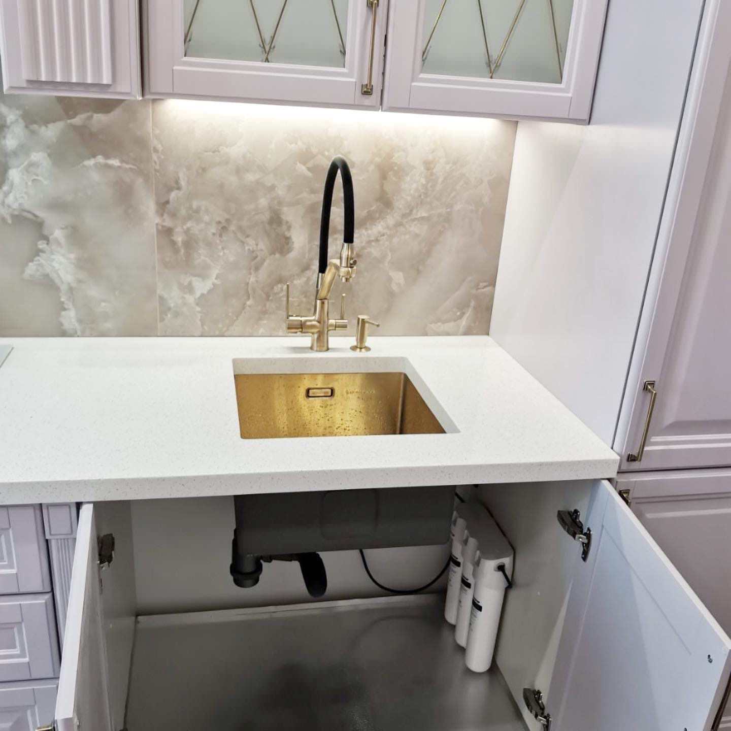 реализация кухни с островом