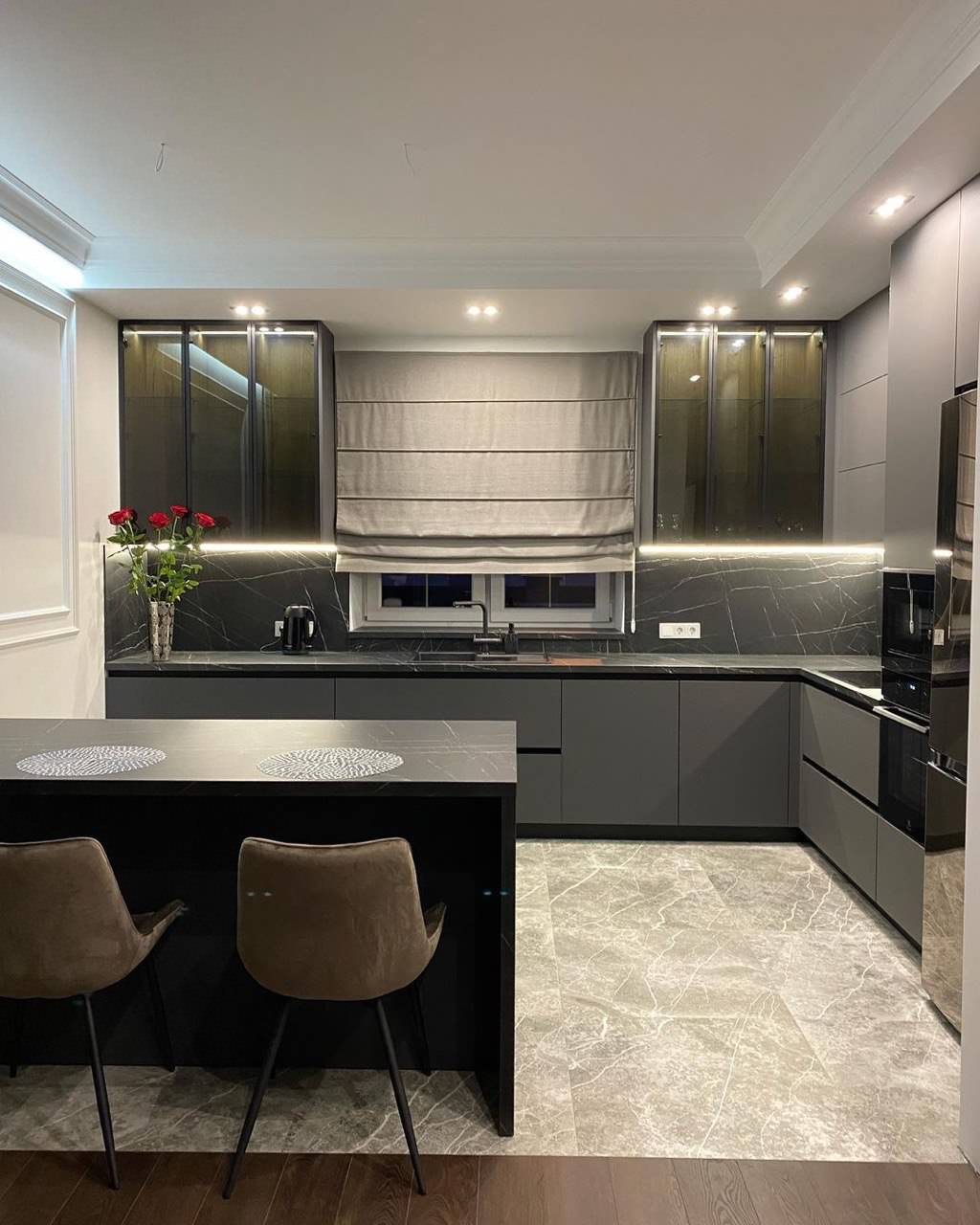 Обложка проекта: Серая кухня-столовая