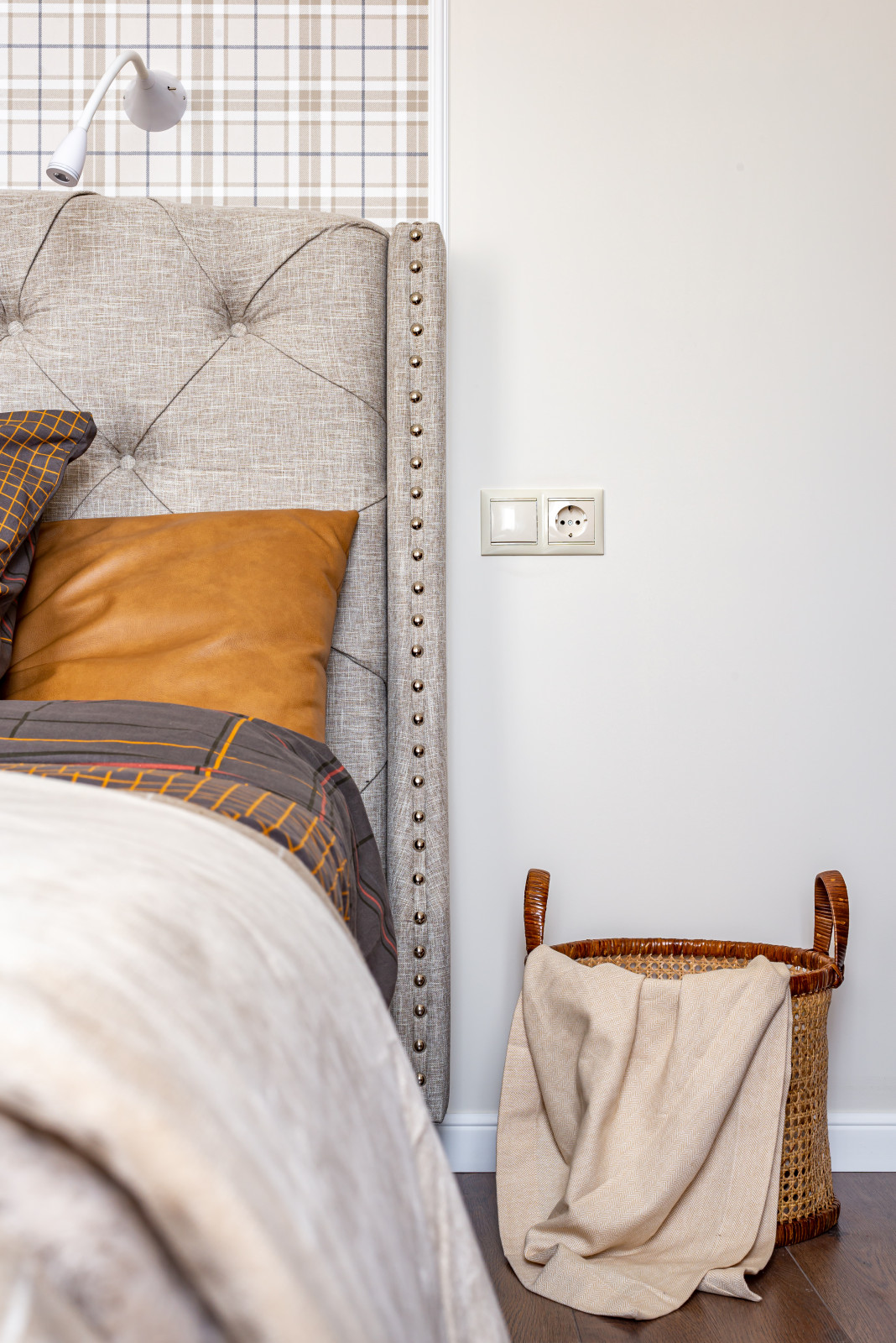 Спальня в тёплых тонах