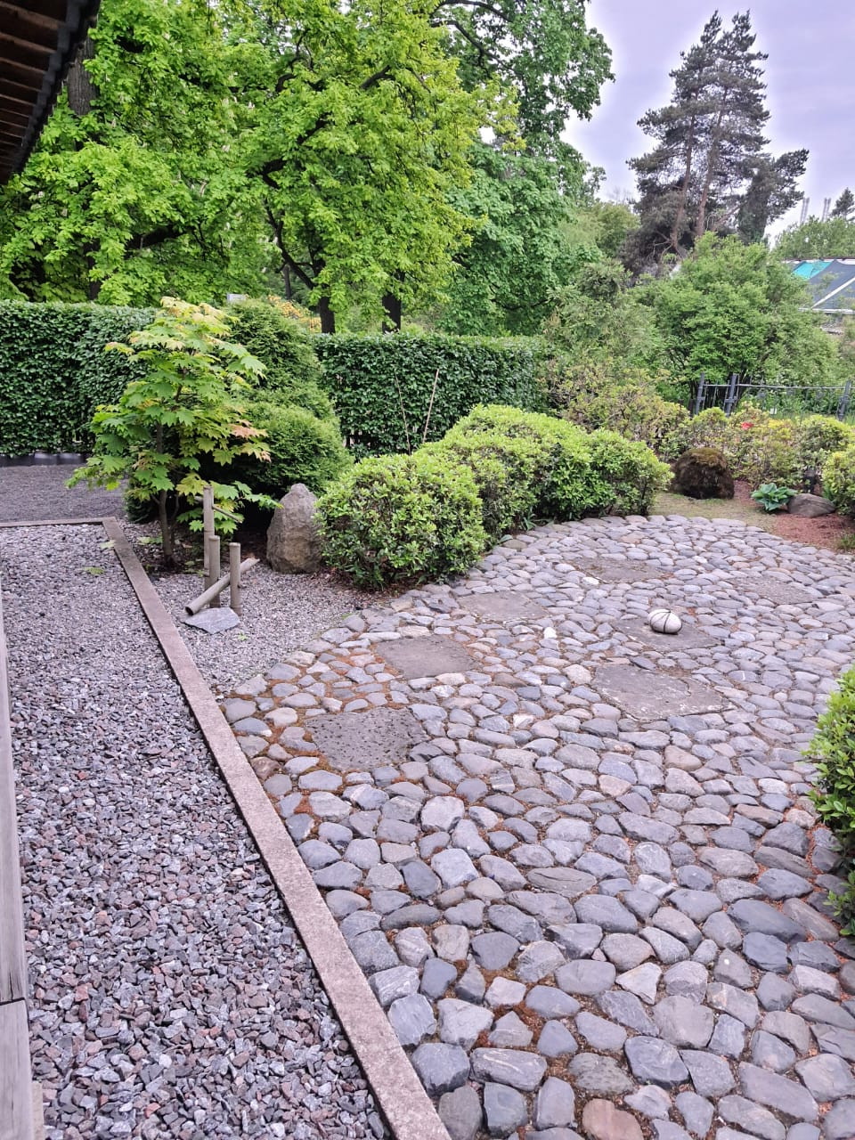 Декоративный фонтан в японском стиле в Ботаническом саду Петербурга