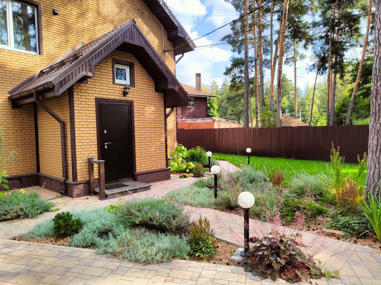 Обложка проекта: Под сенью леса (п. Удельная)