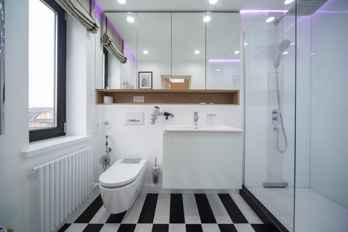 Люкс с парящей кроватью и стеклянной стеной