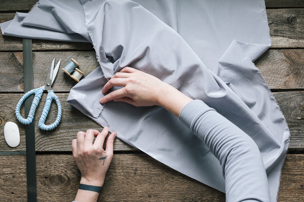 Своими руками: Как сшить подвесную текстильную полку для книг