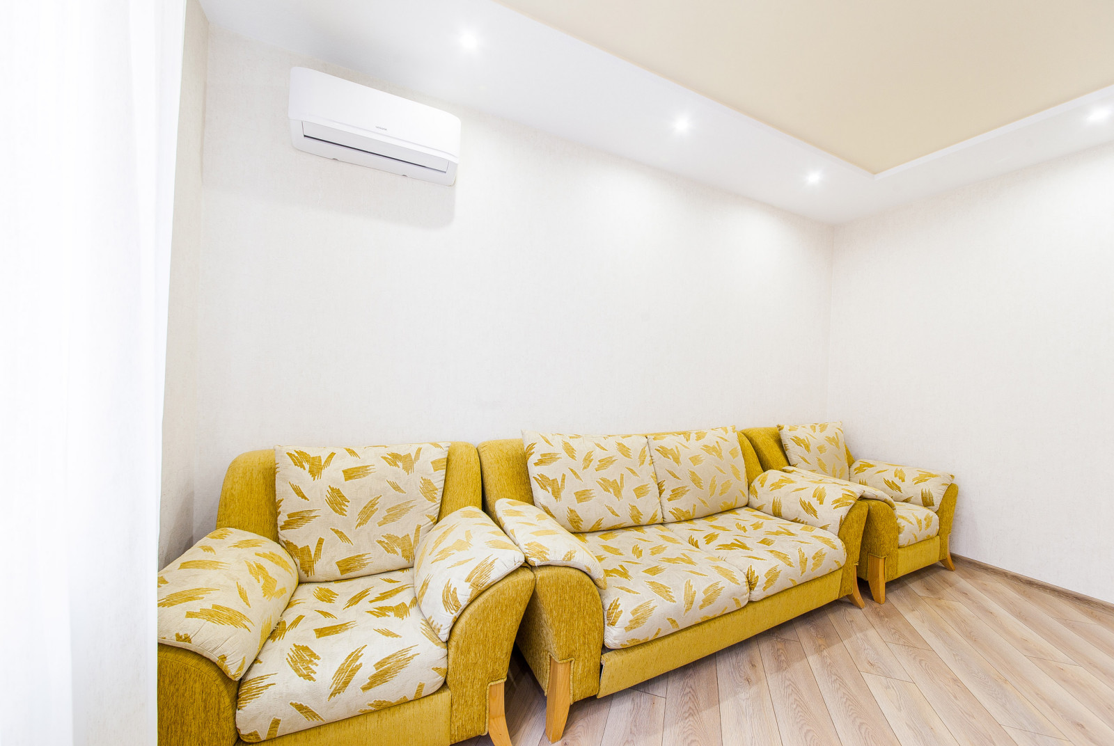 2 комнатная квартира Теплый интерьер)