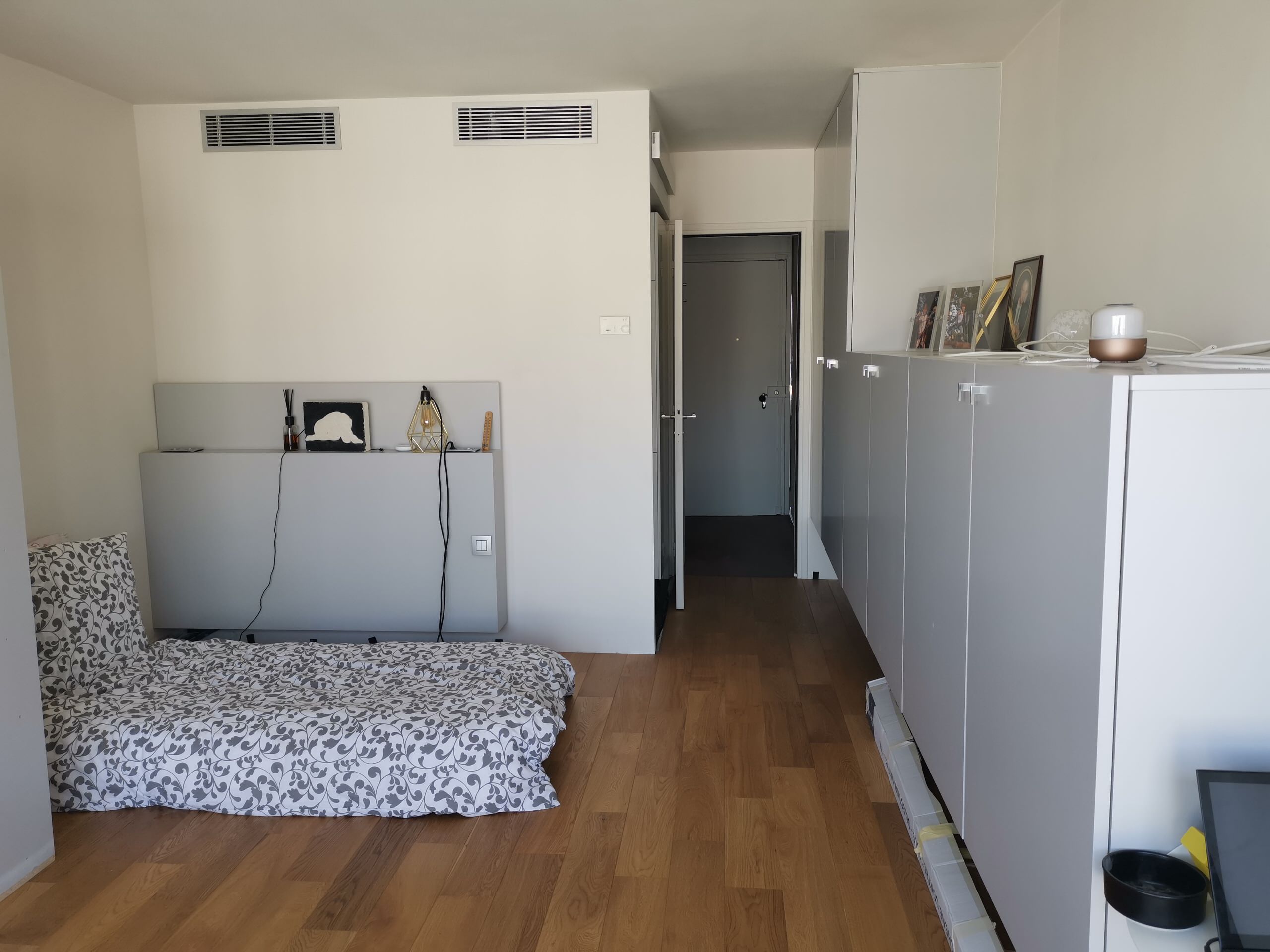 До и после: Студия 30 кв.м со спрятанным столом в Париже