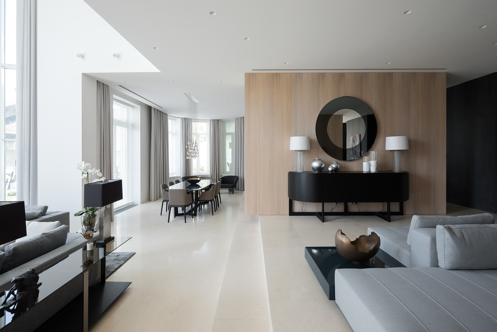 Интерьеры загородного дома в поселке Монтевиль