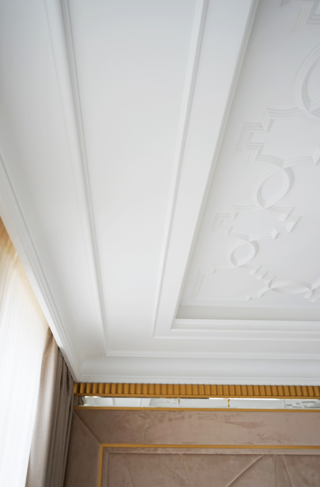 Фото готового интерьера. Второй этаж загородного дома, пространство спален в дом