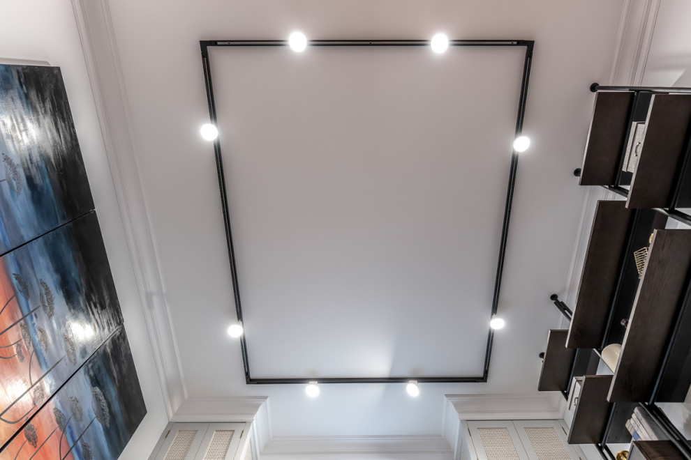 Гостиная с леопардом в зарослях борщевика