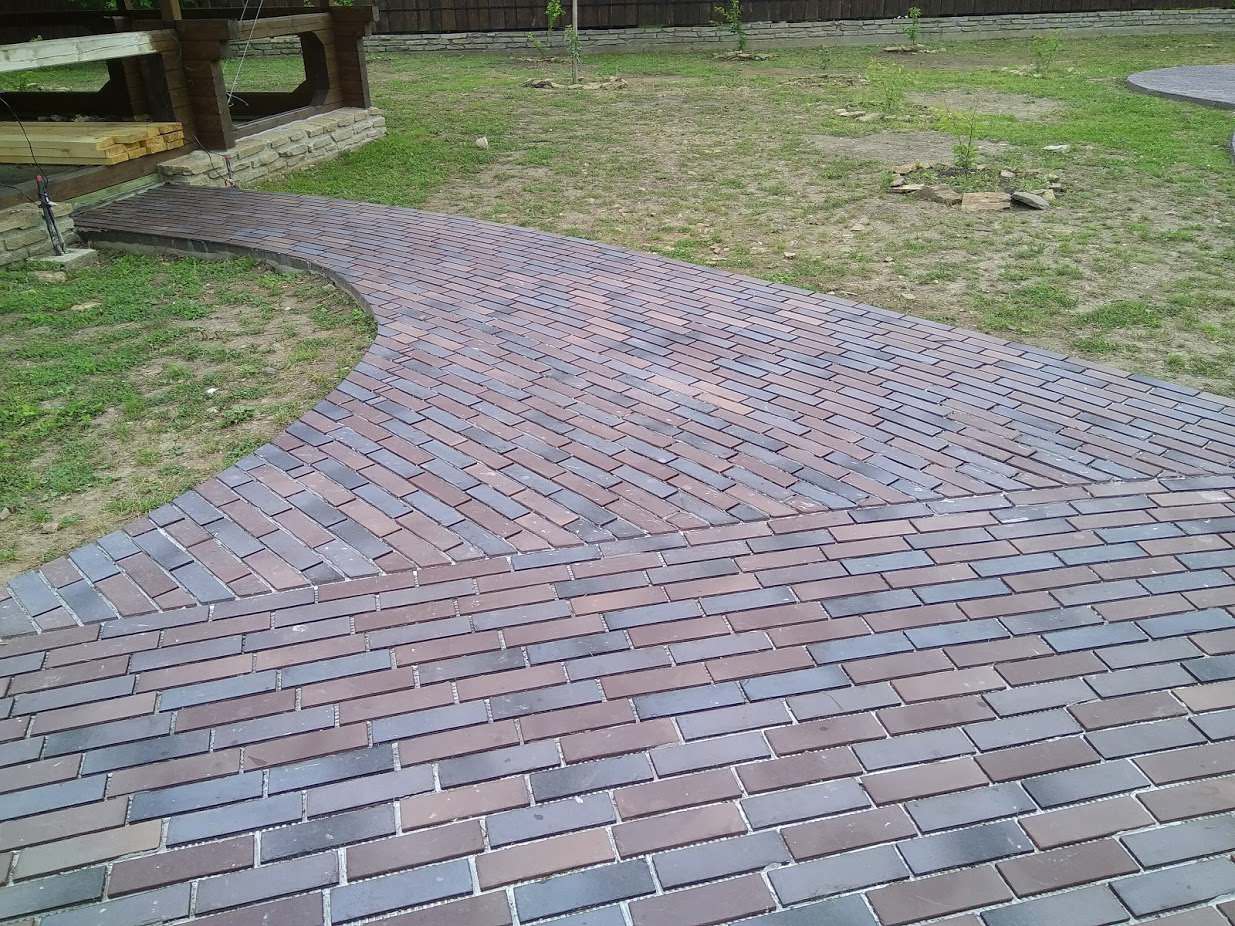 морозоустойчивая противоскользящая плитка STROEHER  для мощения