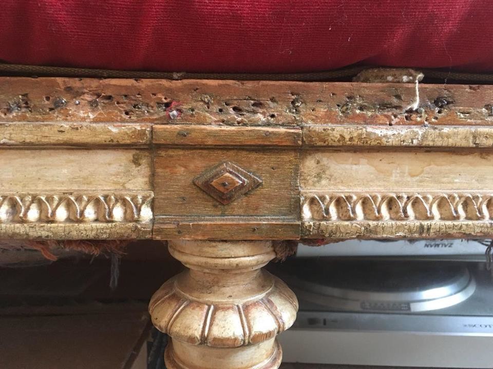 Реставрация дворцового дивана с дельфинами. XIX век