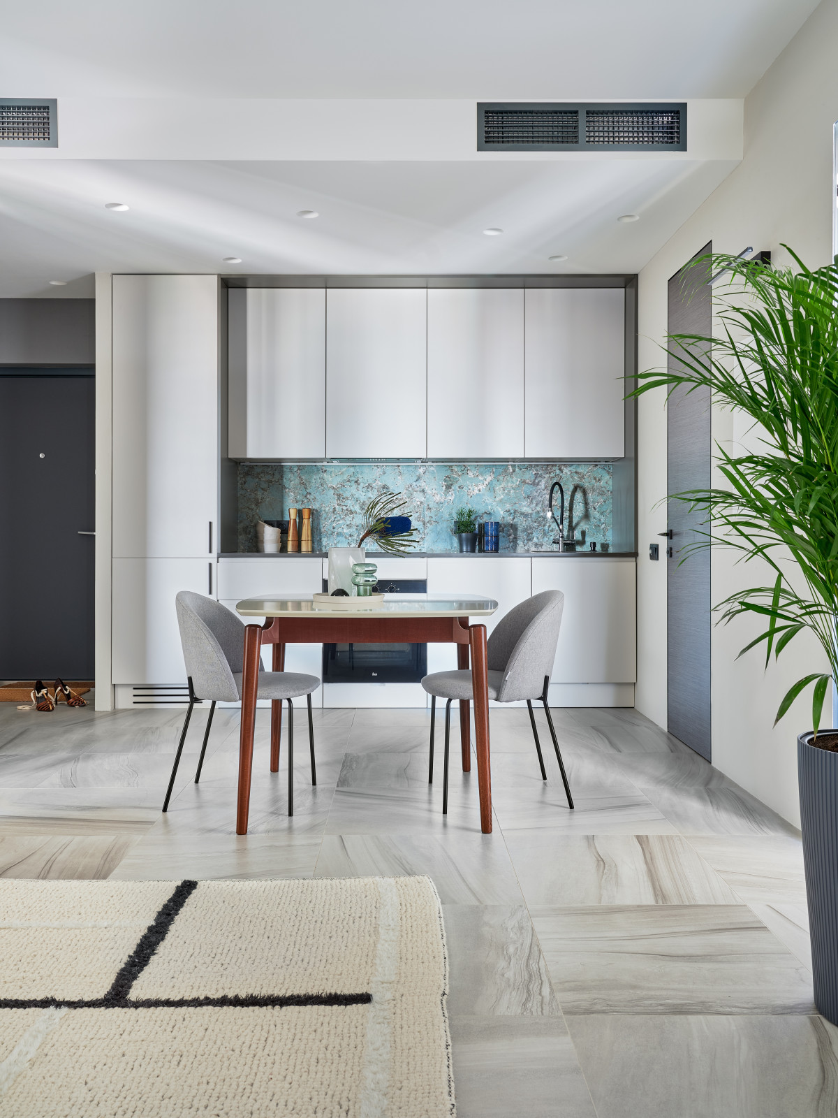 Аппартаменты на 35 этаже. Дизайнер Валерия Москалева. Публикация Elle Decoration