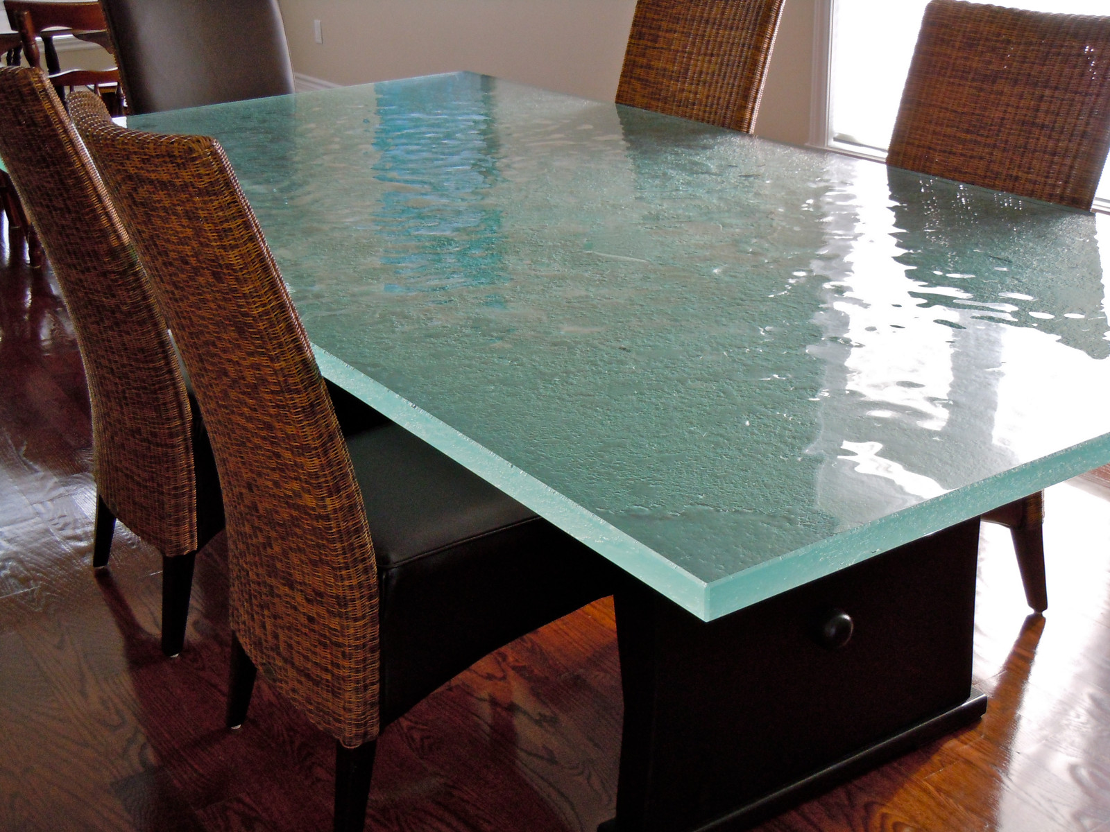 столы для переговорных, столовых, патио