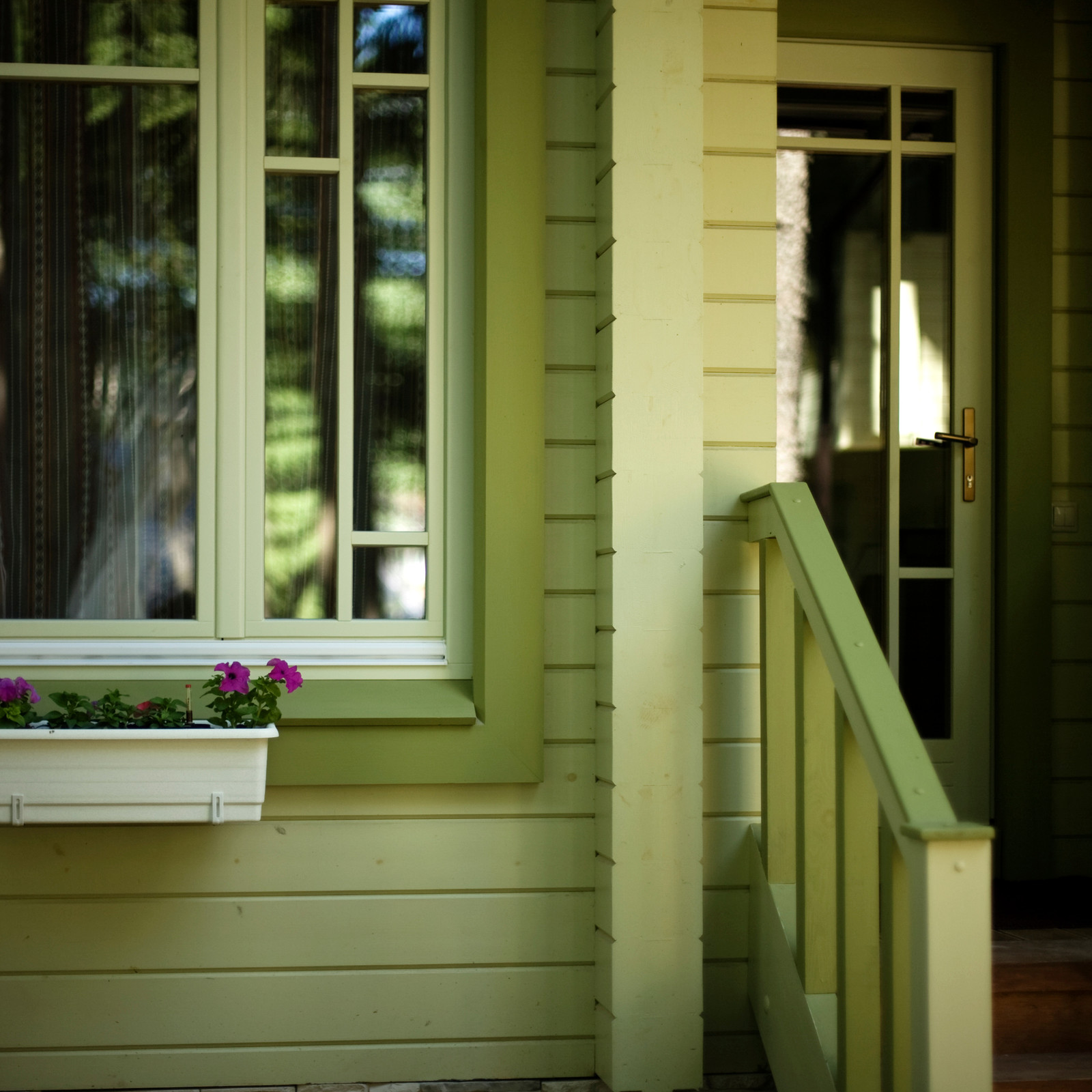 Деревянные окна в домах из клееного бруса