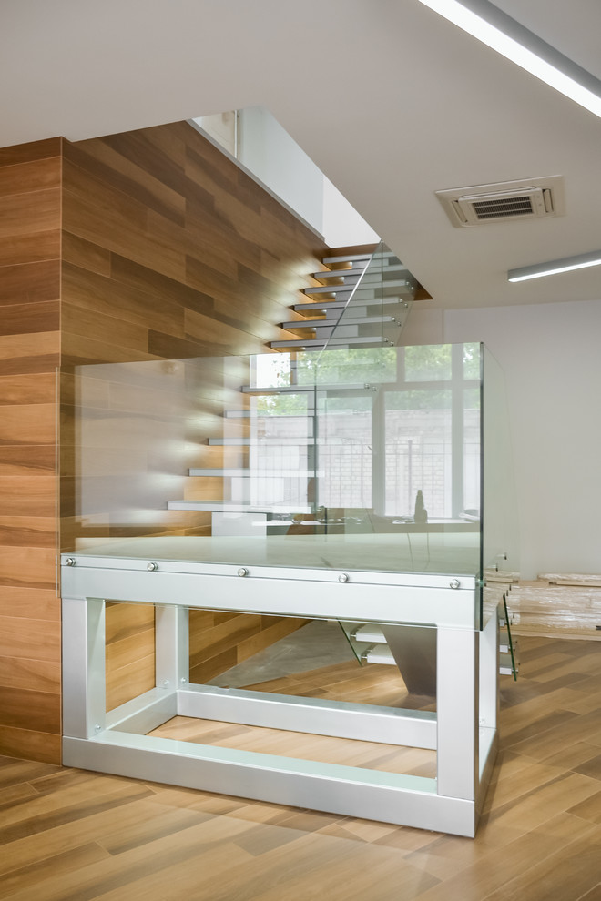 Лестница в офисном помещении