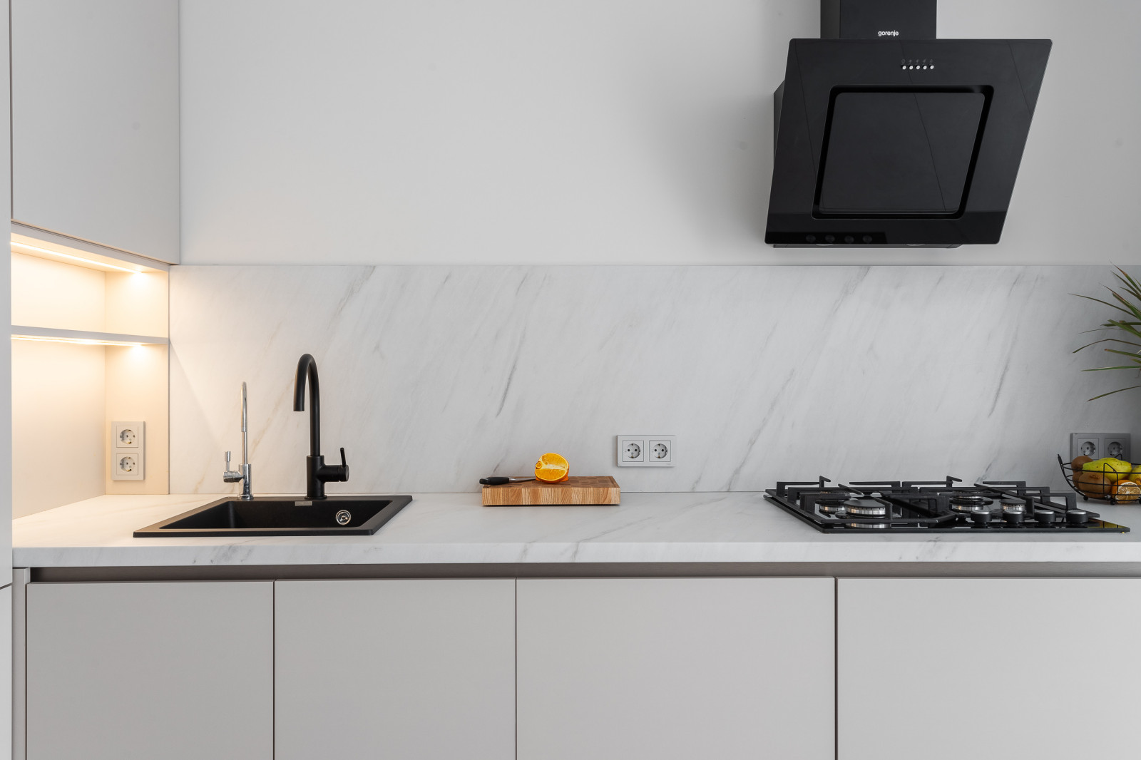 Современная кухня в цвете кашемир