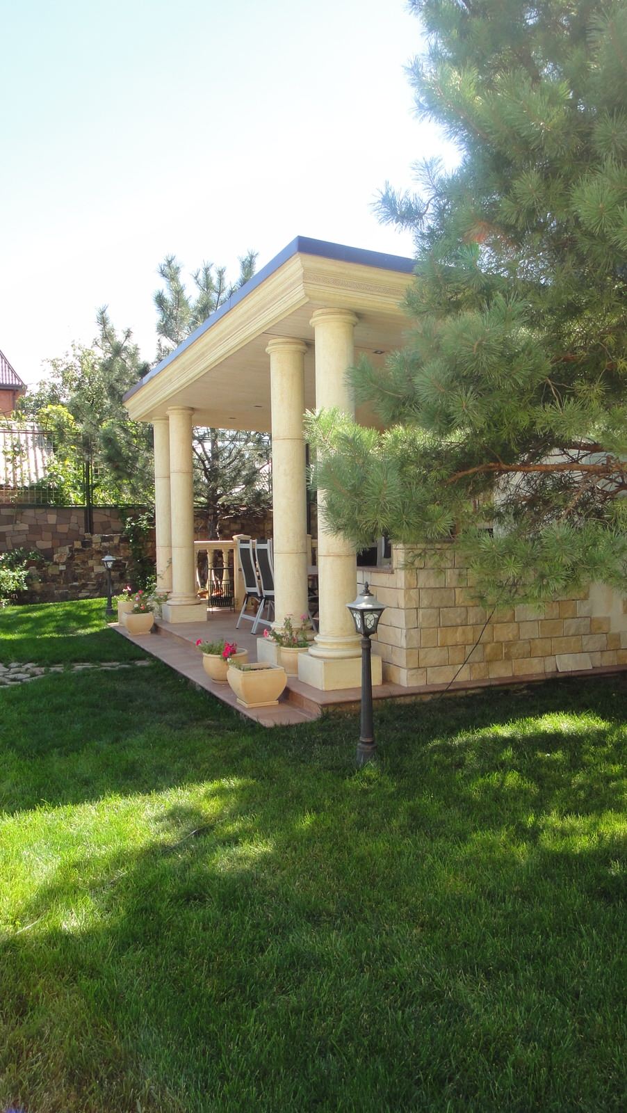 Ландшафт с бассейном