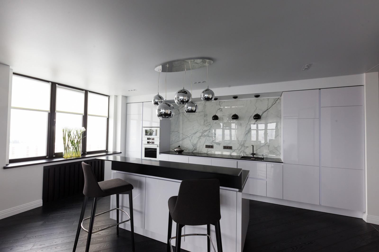 АПАРТАМЕНТЫ В ЧЕРНО-БЕЛЫХ ТОНАХ