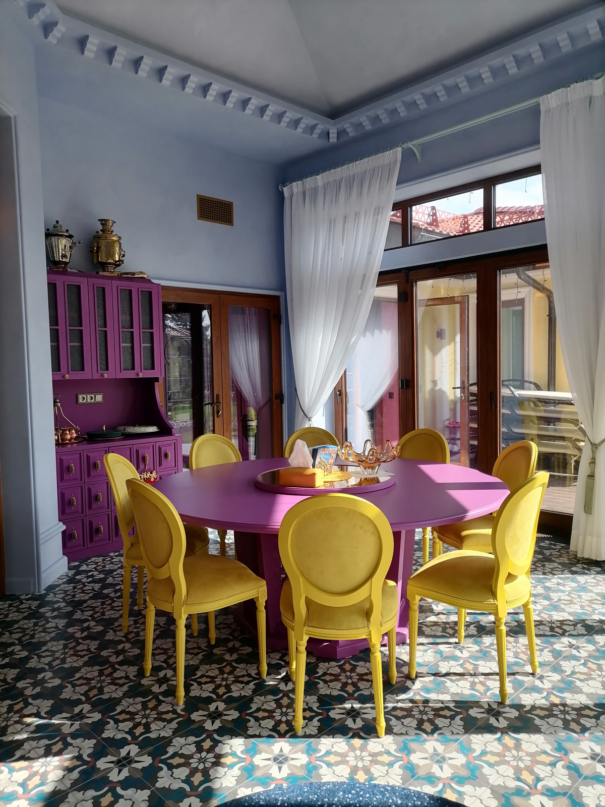 Интерьер дома в восточном стиле с бассейном и хаммамом